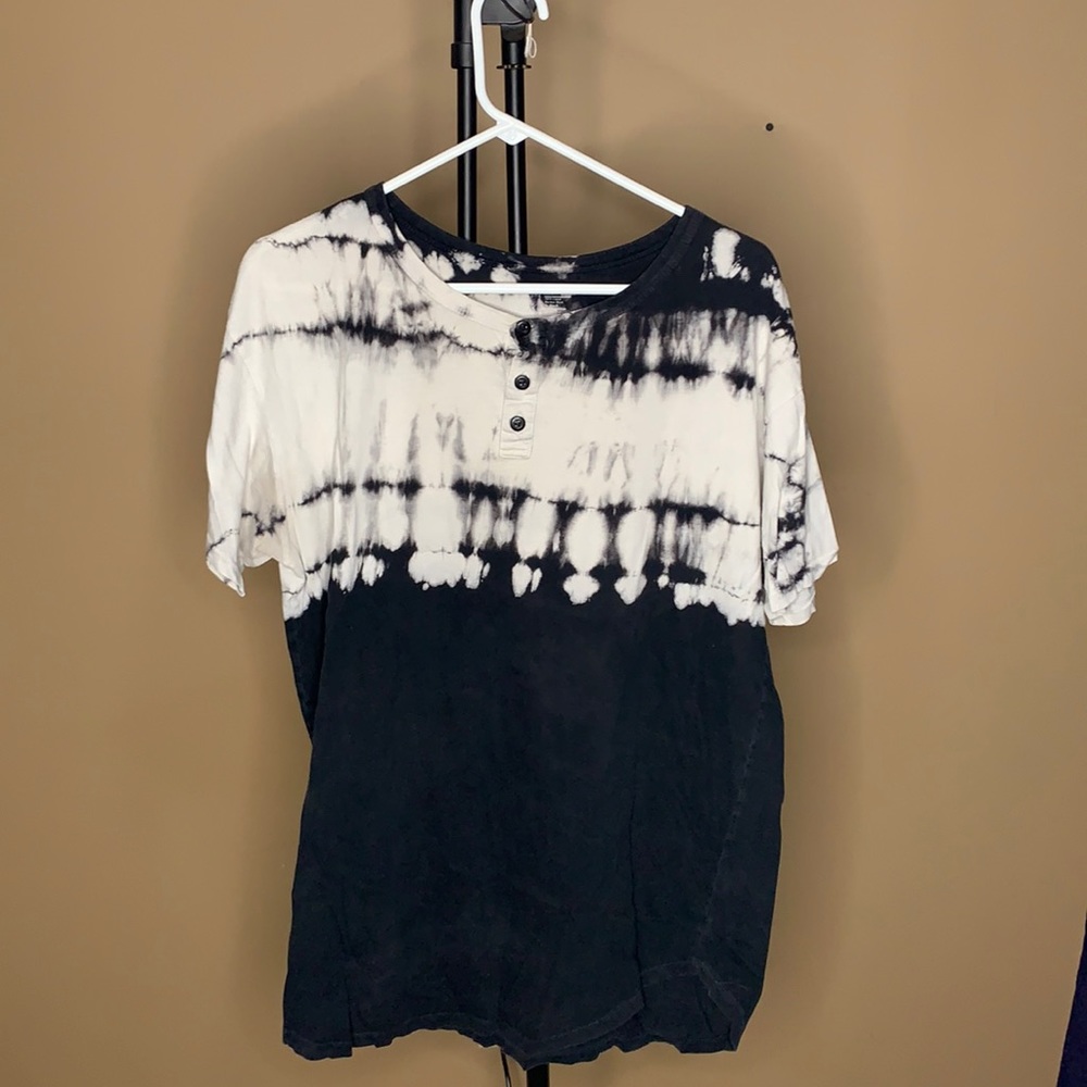 Men's L TieDye Henley